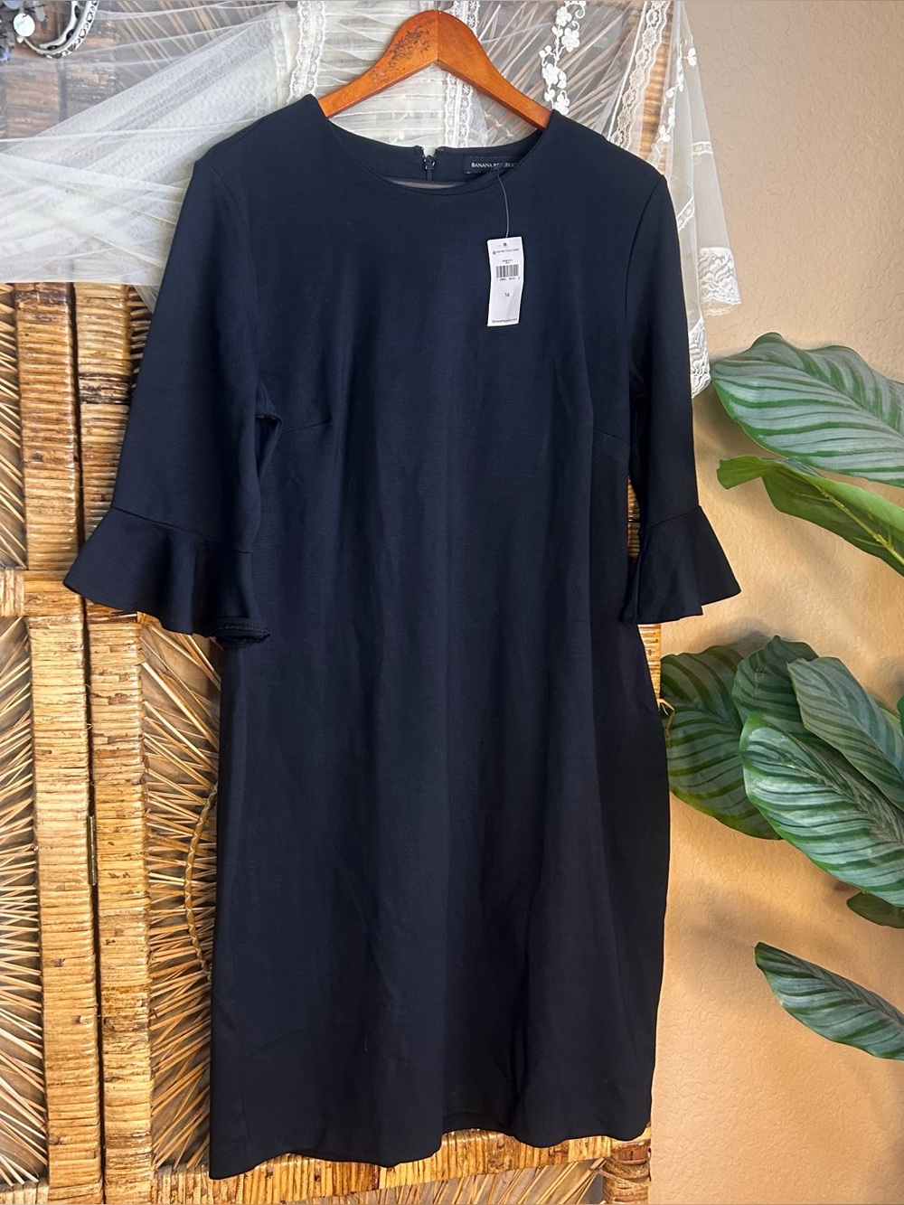 Banana Republic black ditted career dress size large brand new